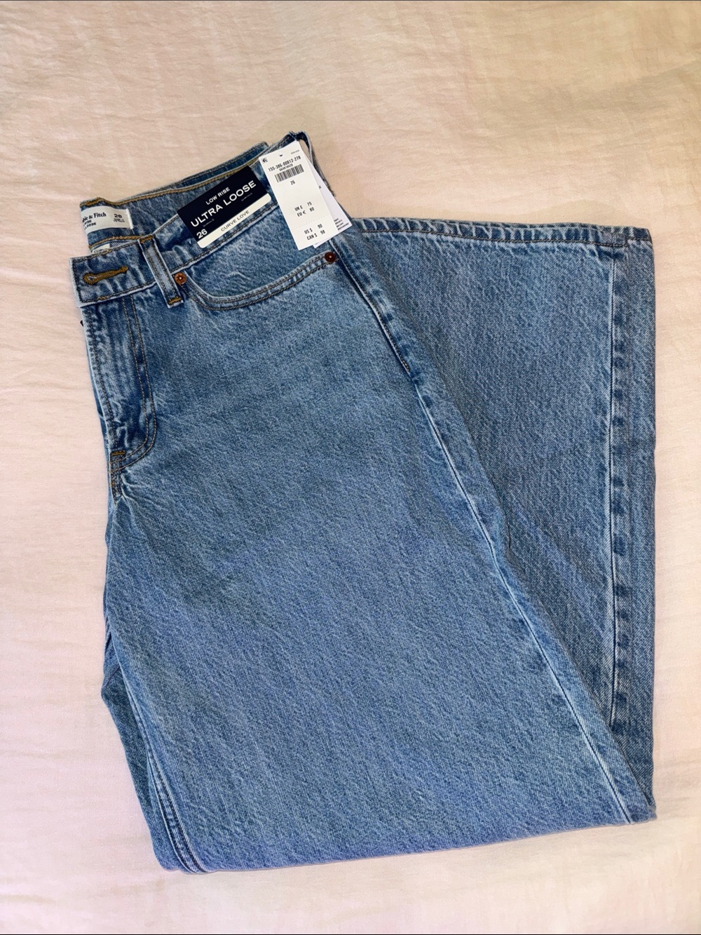 Abercrombie - Curve Love Low Rise Ultra Loose Jean - Picture 1 of 7